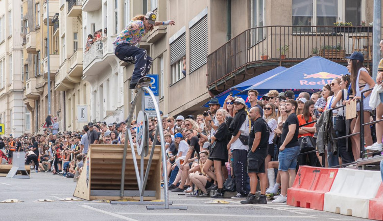 FOTOGALERIE: Letnou se prohnali skateboardisté. Na nebezpečný sjezd se vydalo 20 závodníků