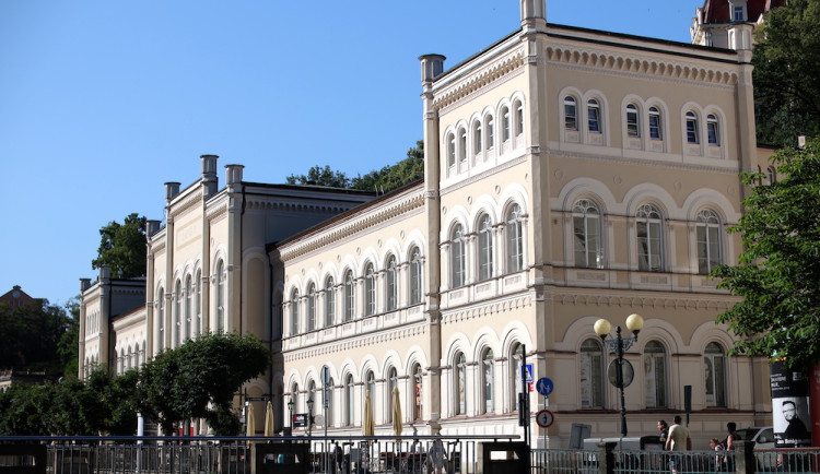 Sokolovská uhelná koupila karlovarské Lázně III, rozšiřuje své hotelové služby.