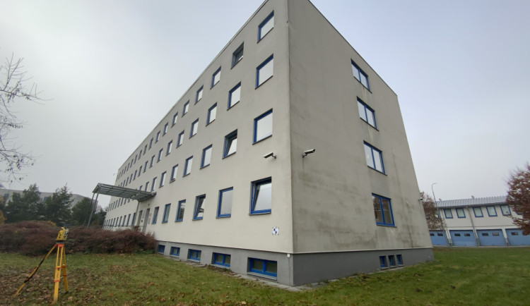 Budovu B Krajského úřadu Karlovarského kraje čeká modernizace po dvaceti letech fungování