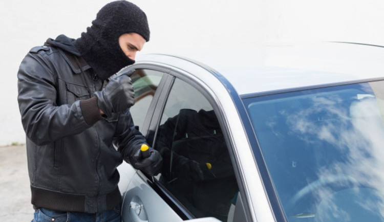 Policisté našli auto odcizené v sousedním Německu. Mělo značky ukradené z automobilu v Sokolově