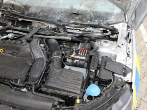 Muž odpálil podomácku vyrobenou náloží policejní automobil zaparkovaný před služebnou