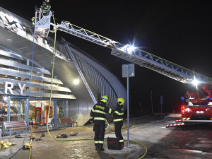 Karlovarské letiště opraví vnější plášť poničený požárem do konce roku