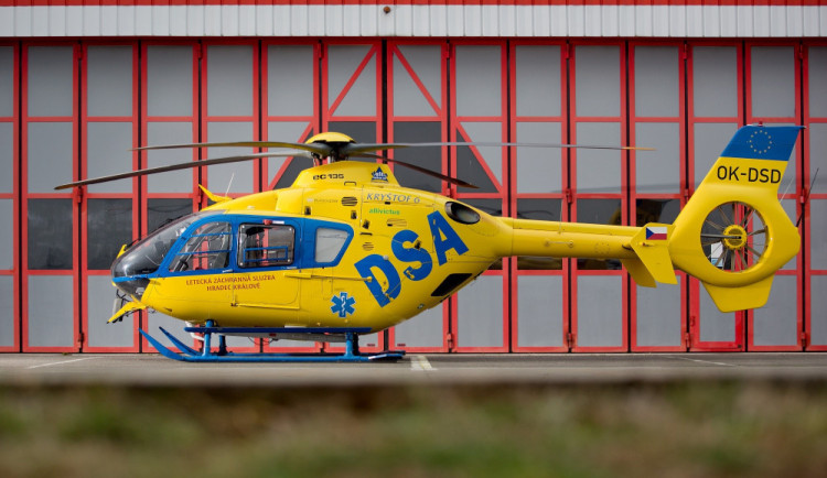 size4-15924730808668-207-letecka-zachranna-sluzba-v-hradci-kralove-oslavi-tricet-let-odsunutou-vernisaz