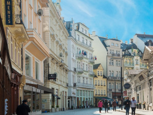 Ruských majitelů nemovitostí v Karlových Varech ubývá