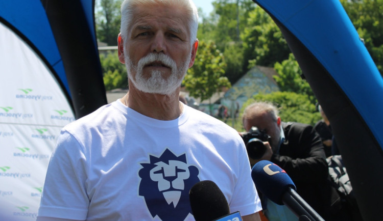 Prezidentu Pavlovi podle průzkumu věří 58 procent veřejnosti. Současné vládě pouze čtvrtina