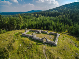 U kostela sv. Mikuláše u Sokolova chtějí archeologové doložit původní osídlení