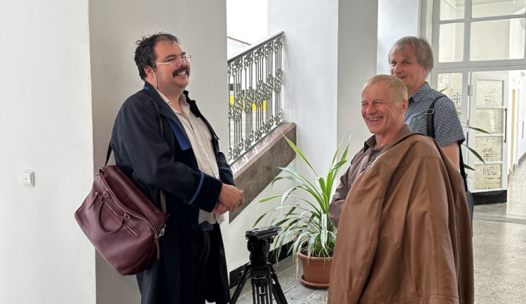 Jaroslav Popelka se svým advokátem Norbertem Naxerou.