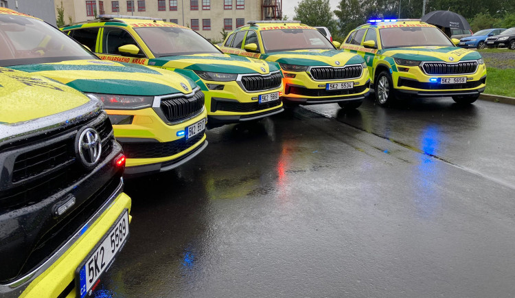 Karlovarští záchranáři dostanou 19 nových vozů. Nákup vyjde na 44 milionů korun