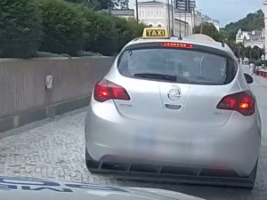 V Karlových Varech vozil lidi taxikář, který měsíce nemá papíry