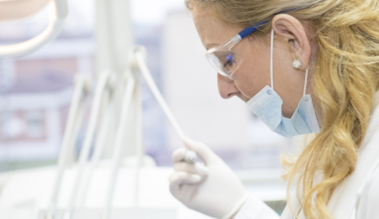 V Karlovarském kraji by se mohla obnovit zubní pohotovost ve všední dny