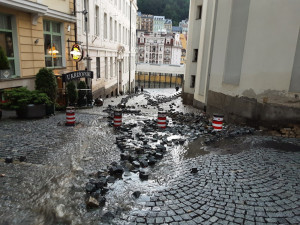 Moravská ulice v Karlových Varech má být do zimy alespoň opravená