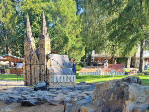 Park Boheminium v Mariánských Lázních nově láká návštěvníky na miniaturu Vyšehradu