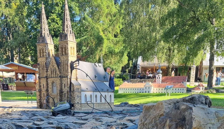 Park Boheminium v Mariánských Lázních nově láká návštěvníky na miniaturu Vyšehradu
