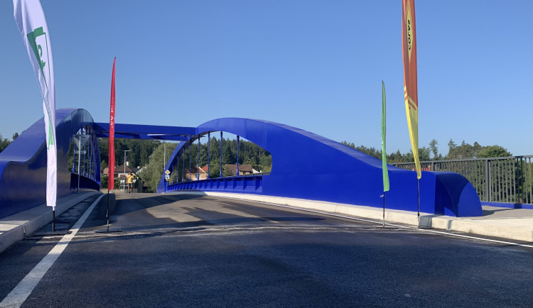 Důležité mosty na Táborsku jsou v provozu. Stavaři ukryli kabely pod řeknu