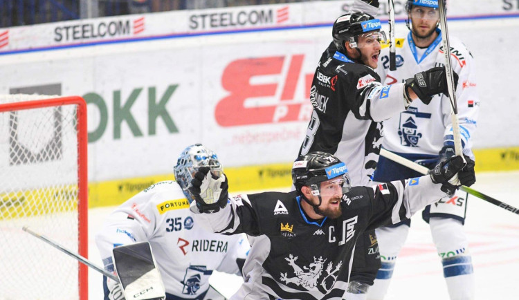 Hokejisté Karlových Varů rozstříleli favorizované Vítkovice 6:2