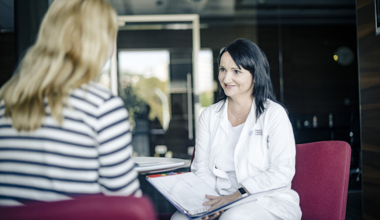 Rakovina prsu si nevybírá. Znáte všechny dostupné možnosti její léčby?