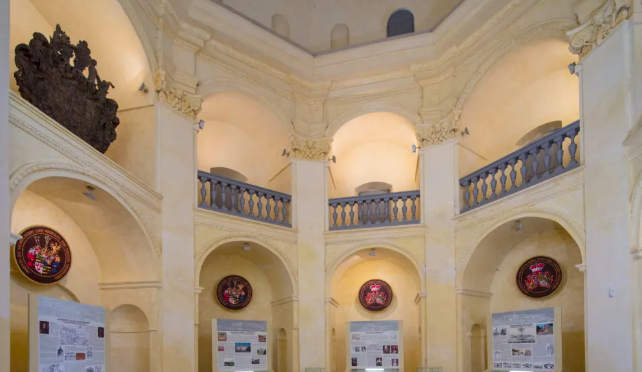 Opravená pohřební kaple v Ostrově by měla nabídnout interaktivní výstavu