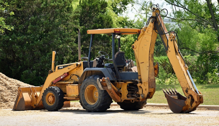 Více než 200 litrů nafty ukradl zloděj ze strojů na staveništi