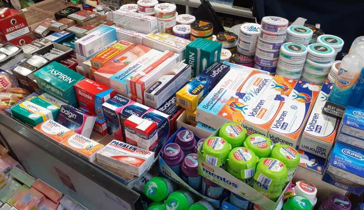 Trhovci nabízeli nejen padělky značkového zboží, ale prodávali také léky bez patřičných povolení