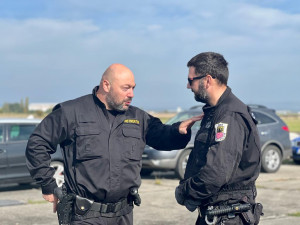 Šéfe mám skvělý nápad. Proaktivní strážník zařídil kolegům z celého kraje cvičení na letišti