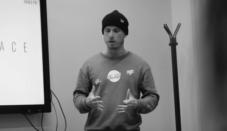 Hraniční porucha osobnosti zůstává tabu. Chci to změnit svým filmem, říká režisér se stejnou diagnózou.