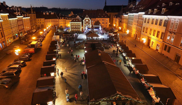 Chebské Vánoční trhy budou letos rozložené přes celé náměstí