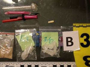 VIDEO: Sourozenci založili rodinný podnik s prodejem heroinu a pervitinu, drogy poslali i známému do vězení