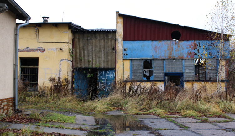 Bývalý areál železničního depa v Sokolově má šanci se stát průmyslovou zónou