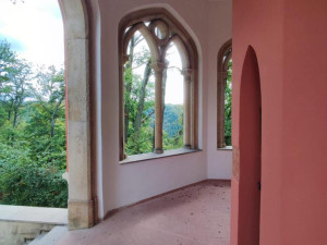 Oblíbená vyhlídka Karla IV. v karlovarských lázeňských lesích prošla druhou etapou oprav