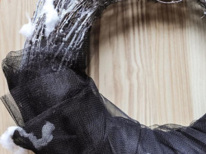 Máte rádi Halloween? Vyrobte si na dveře strašidelný věnec