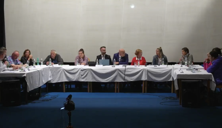 Zastupitelé odvolali vedení Jáchymova, starostou bude Jiří Kaucký.