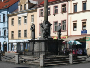 Sokolov opraví Mariánský sloup na Starém náměstí, který je značně poškozený