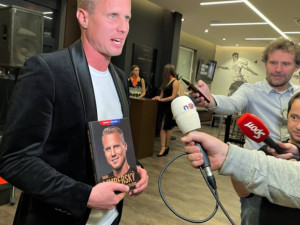 V Karlových Varech pokračuje soud s fotbalistou Limberským kvůli údajnému vydírání