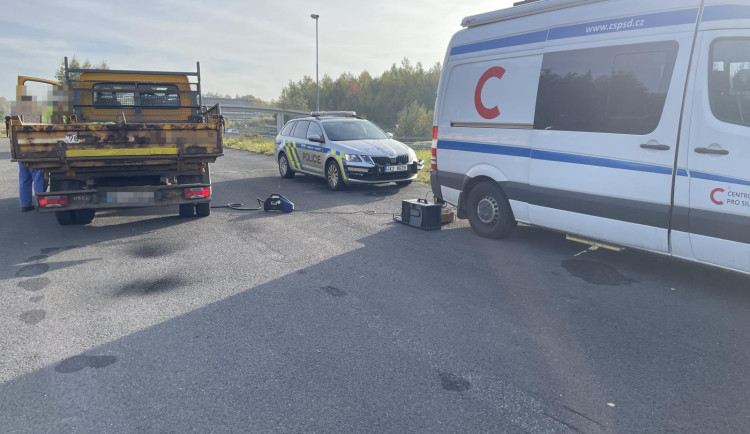 Policie kontrolovala auta na dálnici. Jedenáct vozů bylo v nevyhovujícím technickém stavu