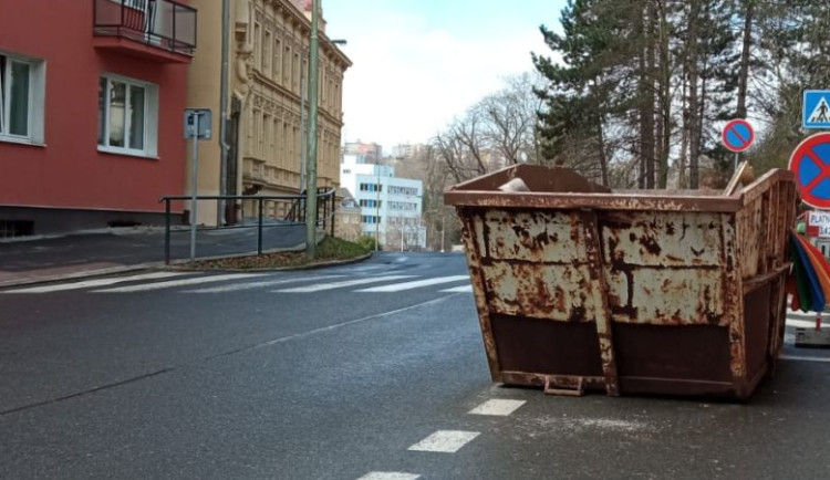 Za odvoz velkého odpadu a černých skládek dají Karlovy Vary přes tři miliony