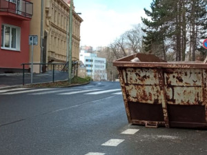 Za odvoz velkého odpadu a černých skládek dají Karlovy Vary přes tři miliony