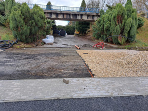 V Karlových Varech mají hotovou hrubou stavbu atletického stadionu. Dělníci si nyní dají pauzu