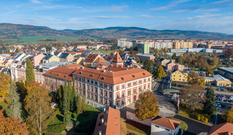 Ostrov na Karlovarsku chystá na příští rok vyrovnaný rozpočet s 613 miliony korun