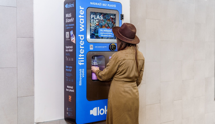 Na nádraží v Břeclavi přibyl automat na vodu. Cestující zaženou žízeň zadarmo