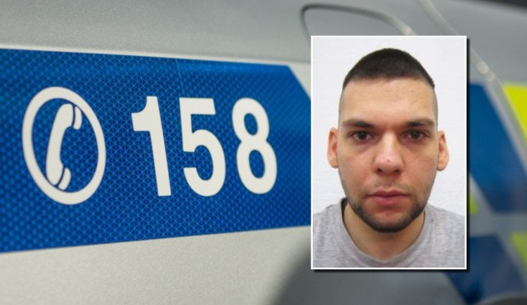 Z nestřeženého pracoviště utekl potetovaný vězeň, pátrá po něm policie
