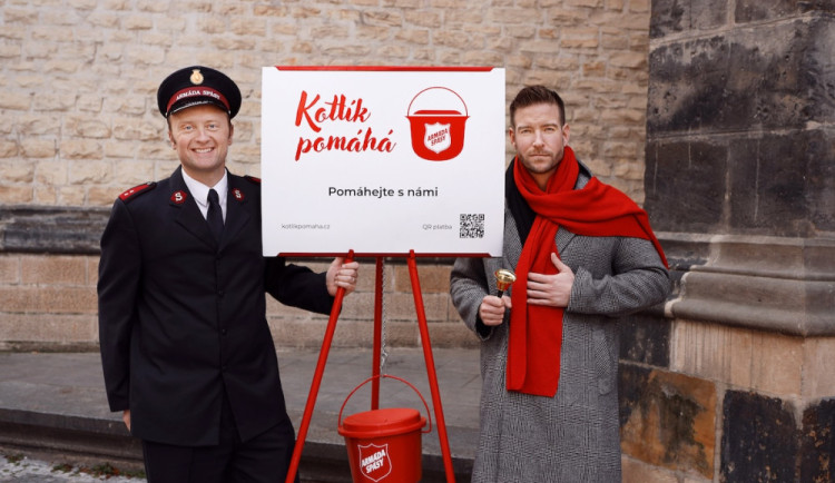 Armáda spásy bude znovu vybírat do červených kotlíků. Patronem sbírky je herec Polívka