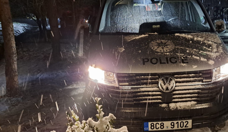 Dva lidé zemřeli v obci u Českých Budějovic. Těla ležela před domem