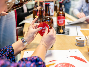 Vlastnoručně zabalen zaměstnanci Budějovického Budvaru