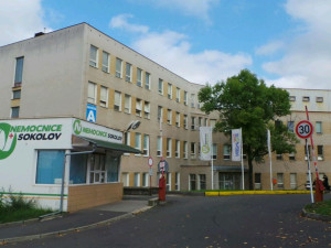 V Nemocnici Sokolov budou od čtvrtka kvůli vyšší nemocnosti zakázané návštěvy