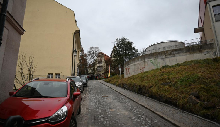 Oprava Vyšehradské v Karlových Varech skončila před termínem