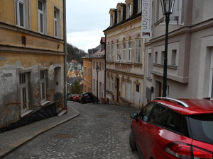 Oprava Vyšehradské v Karlových Varech skončila před termínem