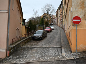 Oprava Vyšehradské v Karlových Varech skončila před termínem