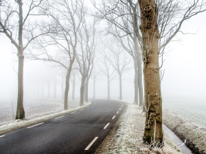 V Karlovarském kraji jsou namrzlé silnice. Policisté řeší nehody
