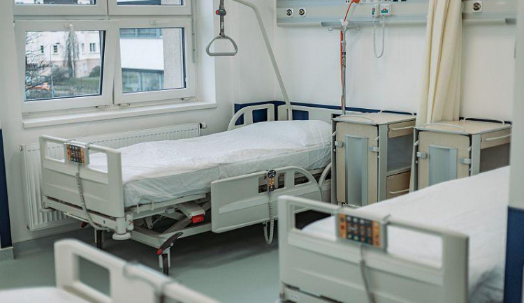 V karlovarské nemocnici se do 2. ledna uzavírá část dětského oddělení