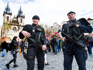 Města v Karlovarském kraji ruší adventní akce, posílené jsou hlídky policistů